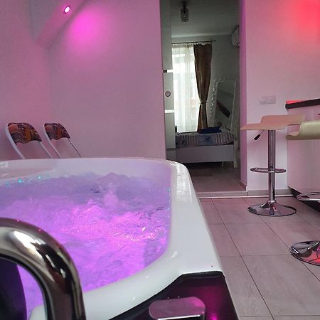 White House & Jacuzzi Διαμέρισμα Σίμπιου Εξωτερικό φωτογραφία